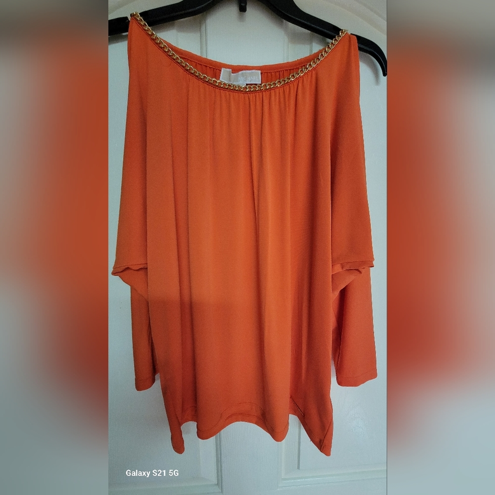 Cut out sleeve shirt